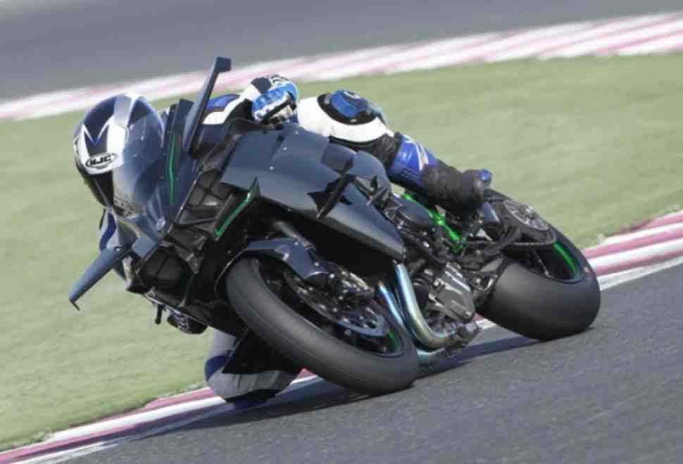Первые тесты Kawasaki Ninja H2R: на 357 км/ч по Катару!