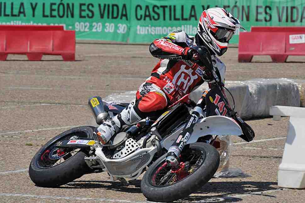 Supermoto: Суперпоул ГранПри Испании за Лаццарини и Карейра