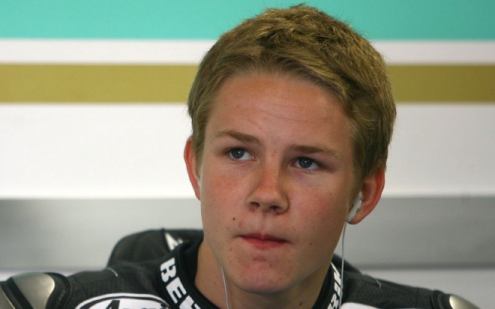 ...Гран-При, где он выступал - и весьма успешно - в классе Moto3: команда A...